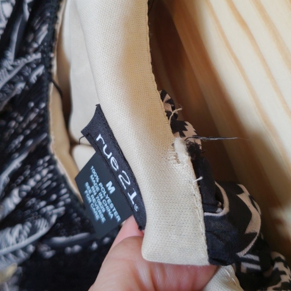 ~*Tribal print sleeveless crop top *~ - Picture 4 of 5